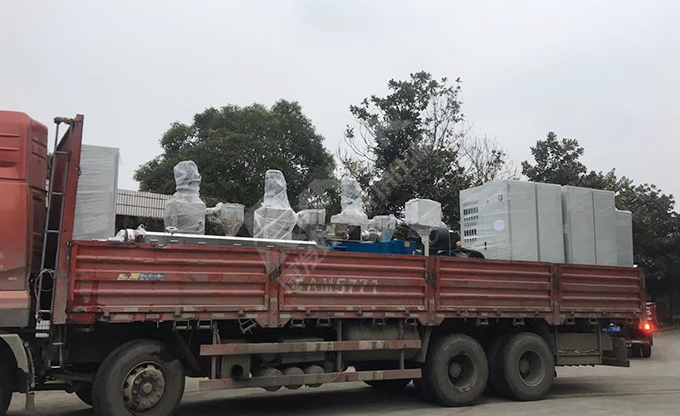 新年伊始,康發(fā)雙螺桿造粒機成功裝車發(fā)貨,助力客戶生產效率再上新臺階