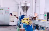 熔噴料雙螺桿擠出造粒機組設(shè)備視頻，日產(chǎn)量可達800萬只口罩用原料，熔脂可達1400-1600